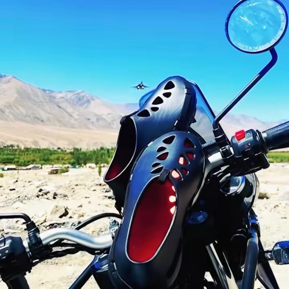 FCTRY Lab man mocks rubber shoes - Picture 5 of 8